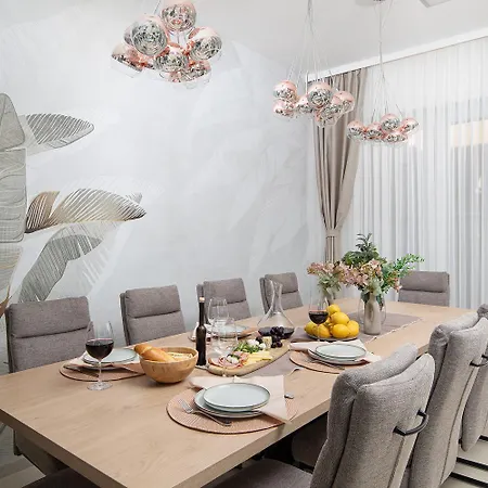 Villa Isla For 10 People With Private Pool & Sauna Only 10 Meters From The Sea *