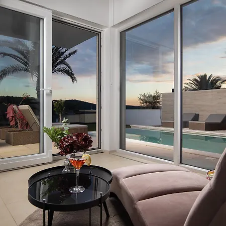 Villa Isla For 10 People With Private Pool & Sauna Only 10 Meters From The Sea