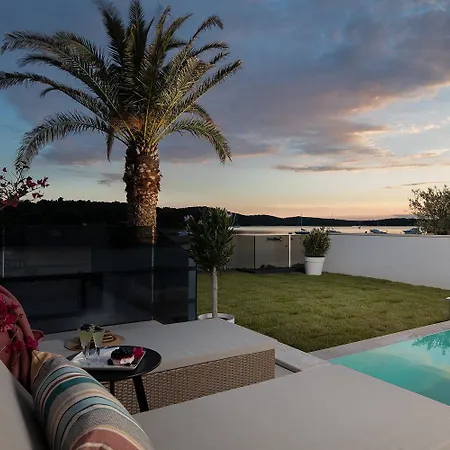 Isla For 10 People With Private Pool & Sauna Only 10 Meters From The Sea Villa *