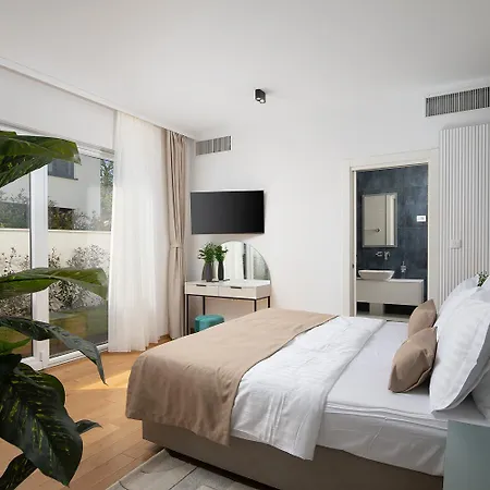 Willa Isla For 10 People With Private Pool & Sauna Only 10 Meters From The Sea Medulin