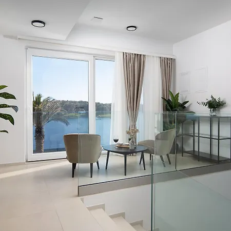 Villa Isla For 10 People With Private Pool & Sauna Only 10 Meters From The Sea
