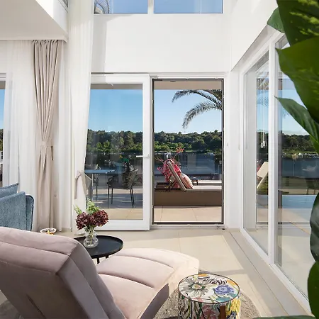 Isla For 10 People With Private Pool & Sauna Only 10 Meters From The Sea Villa *