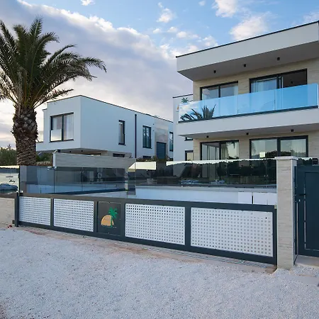 Isla For 10 People With Private Pool & Sauna Only 10 Meters From The Sea Medolino