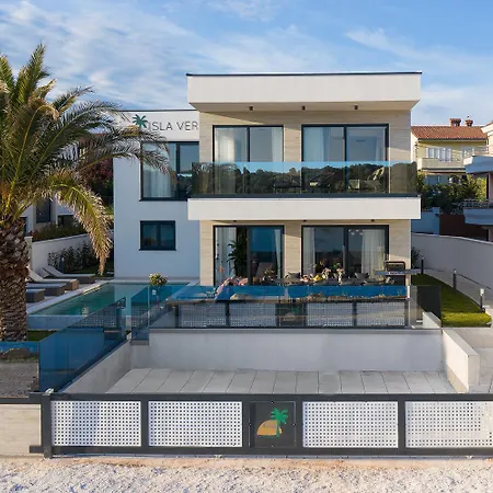 Isla For 10 People With Private Pool & Sauna Only 10 Meters From The Sea * Medolino