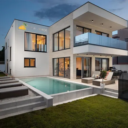 Willa Isla For 10 People With Private Pool & Sauna Only 10 Meters From The Sea
