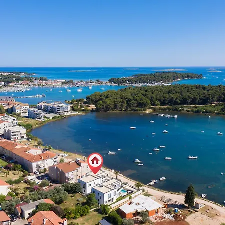 Willa Isla For 10 People With Private Pool & Sauna Only 10 Meters From The Sea Medulin