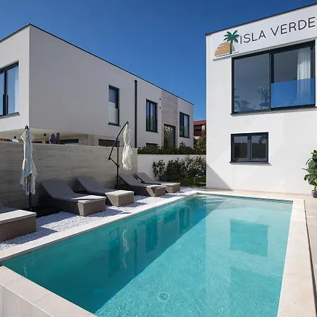 Villa Isla For 10 People With Private Pool & Sauna Only 10 Meters From The Sea