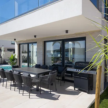 Isla For 10 People With Private Pool & Sauna Only 10 Meters From The Sea Villa