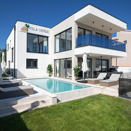 Isla For 10 People With Private Pool & Sauna Only 10 Meters From The Sea Villa Medolino
