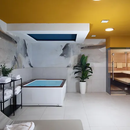 Villa Isla For 10 People With Private Pool & Sauna Only 10 Meters From The Sea *